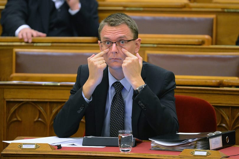 Külföldön született gyerekek: Rétvári szembemegy a fővárosi kormányhivatallal