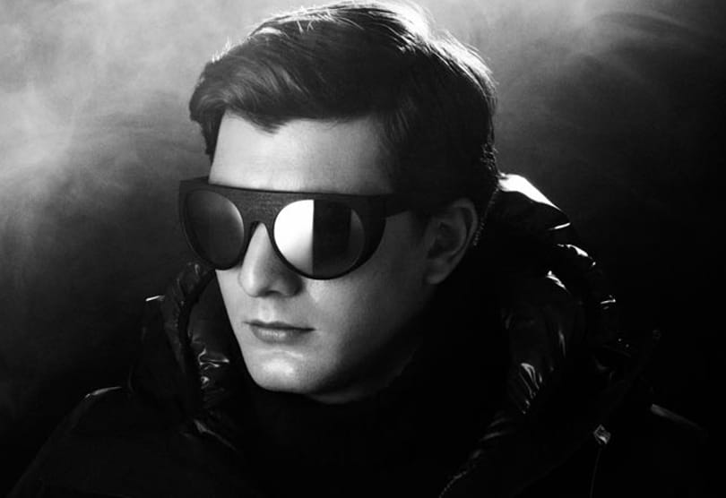 A Mykita & Moncler napszemüvege a hegyek előtt tiszteleg