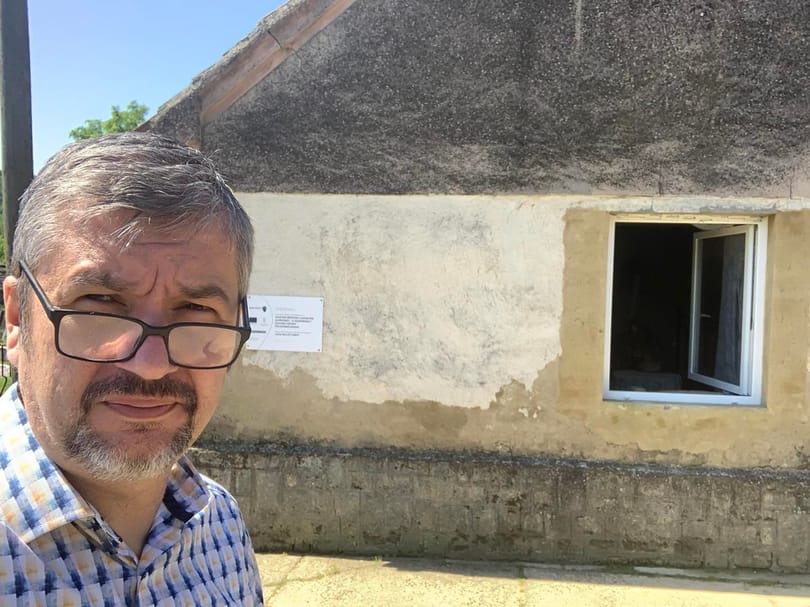 Hadházy: Életveszélyessé vált az a kisvaszari ház, amire 200 millió forint uniós pénzt költöttek