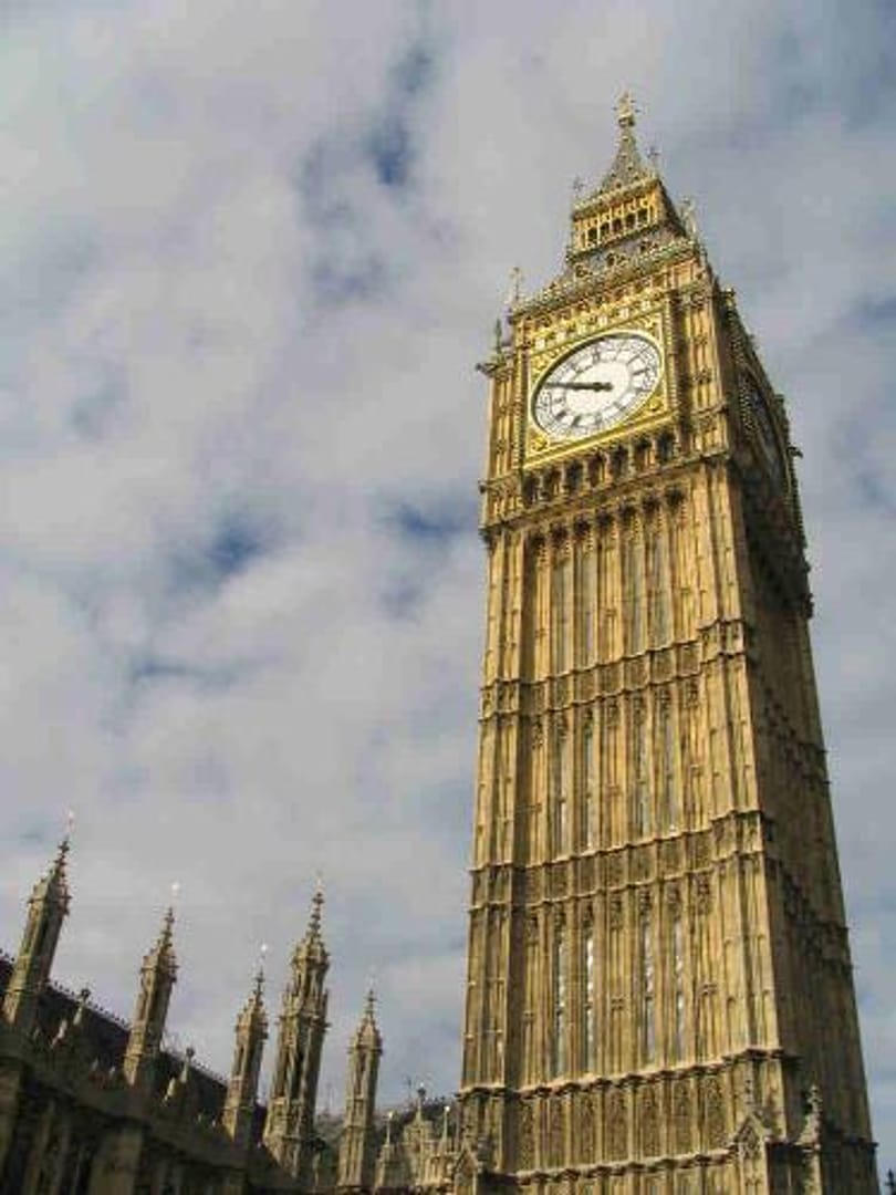 Megkérdezik a briteket a képviselők fizetéséről