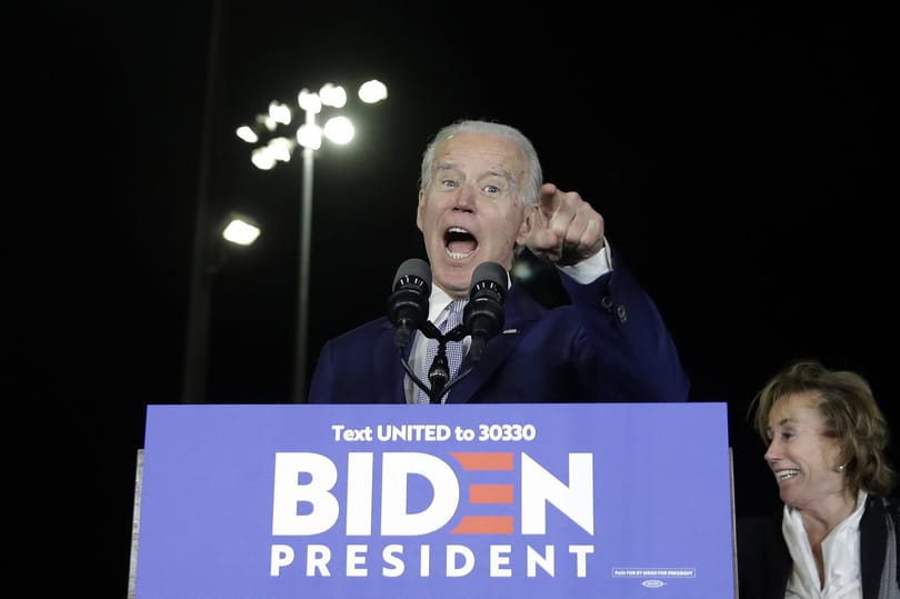 Biden berobbant, Bernie brusztol, Bloomberg betlizett