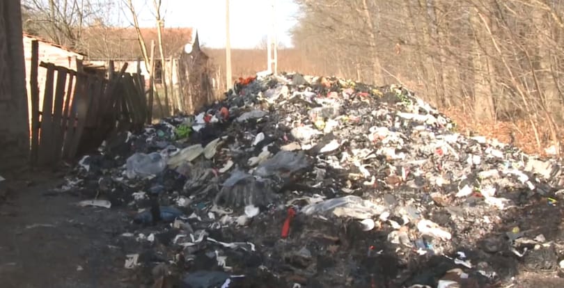 Olasz divatáru helyett egy hulladékhegyet kapott a telkére a lábodi férfi