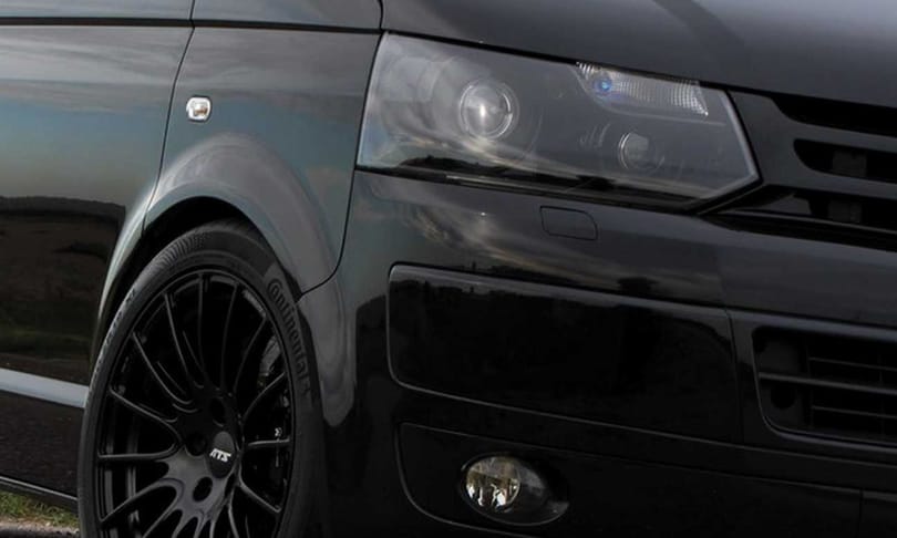 Őrült házasság: Porsche-motort kapott ez a szolid VW kisbusz