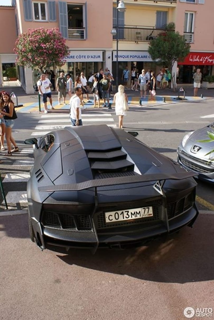 Lopóautóra került a zebrán parkoló Lamborghini – fotók