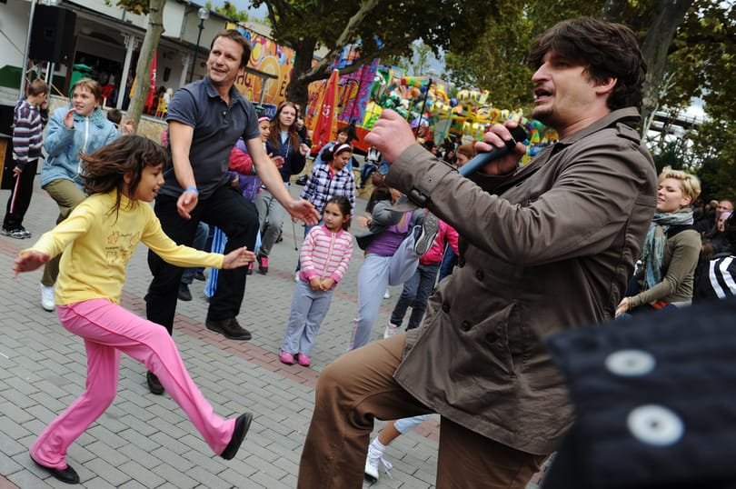 Rendkívüli gyermeknapot tartottak a sztárok a Vidámparkban
