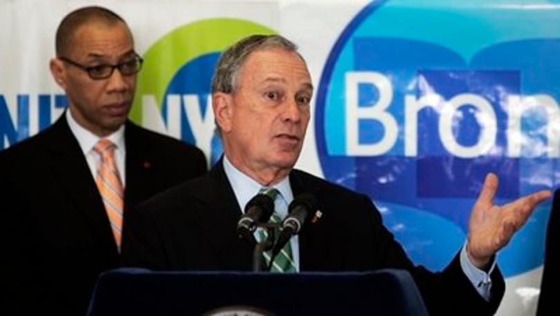 Michael Bloomberg zsebtolvajnak nevezte Trumpot