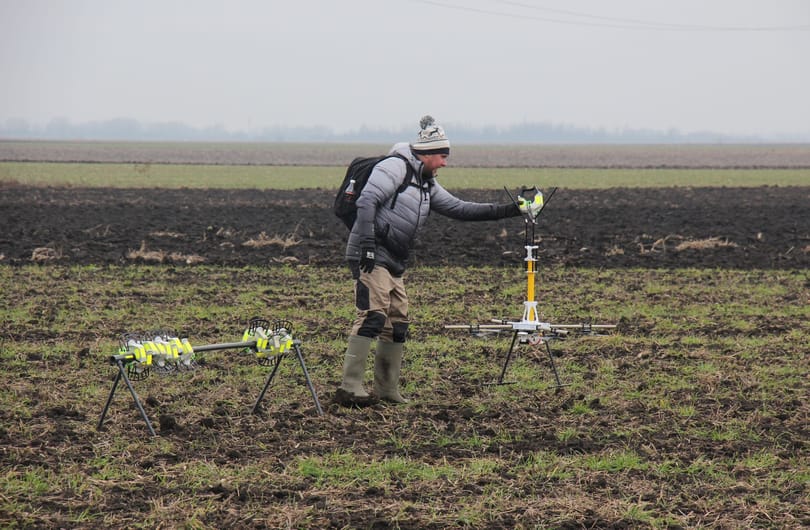 High-tech madáreltérítőkkel mentenék az darvakat az áramütéstől a Hortobágyon