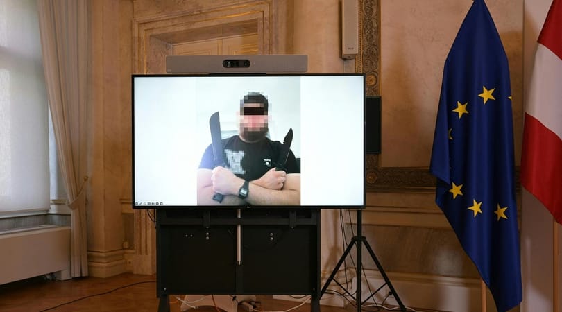Őrizetbe vették a bécsi Taylor Swift-koncerten merényletre készülő férfi feltételezett társát