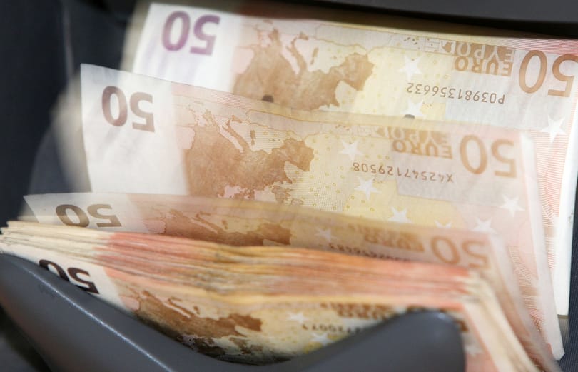 Százmilliókat kell fizetnie a százmilliárdokat bukó francia exbrókernek