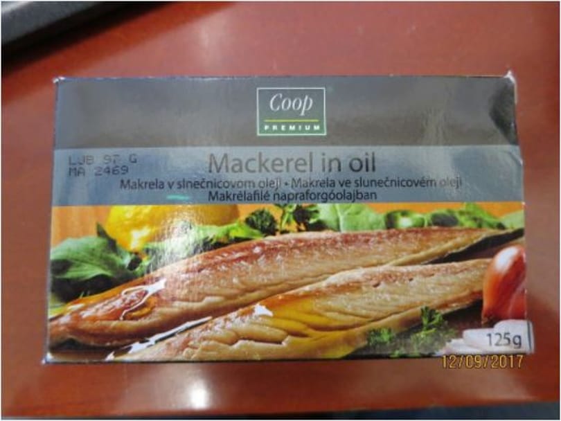 Szilánkokat találtak a Coop egyik halkonzervében