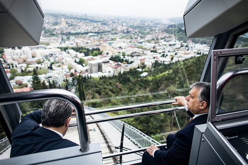 Orbán Viktor letekint Tbiliszire – fotó