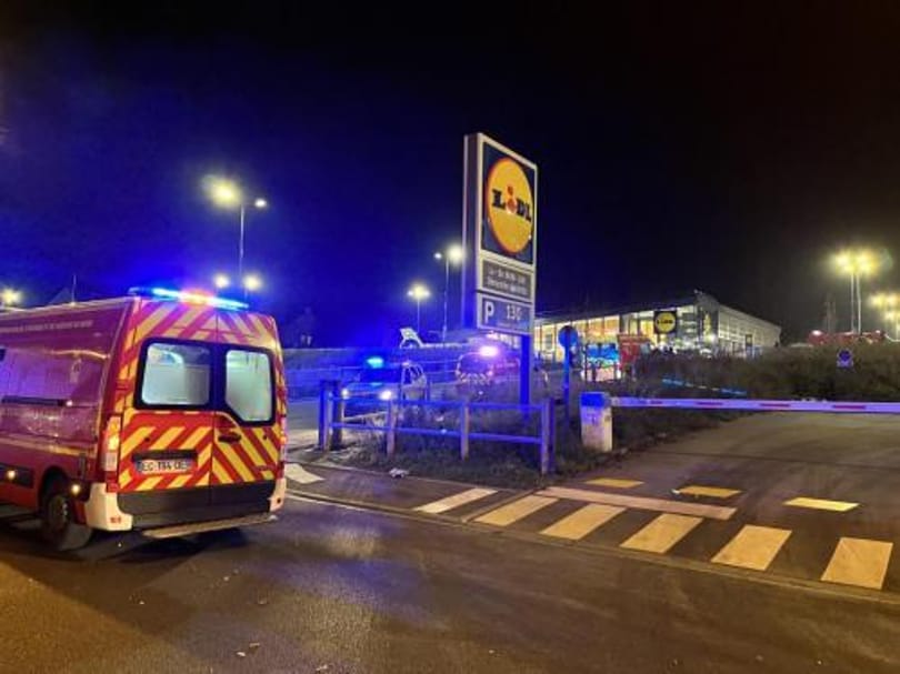Baltával és késsel támadt egy férfi a vásárlókra egy észak-franciaországi Lidlben