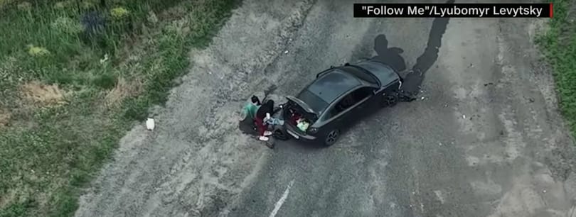 Kiszivárgott egy civilre támadó orosz katona telefonhívása, amin gyilkosságról beszél