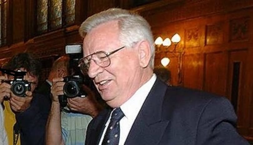 Egyáltalán nem bréking: Szűrös Mátyás beszámol a nagy semmiről