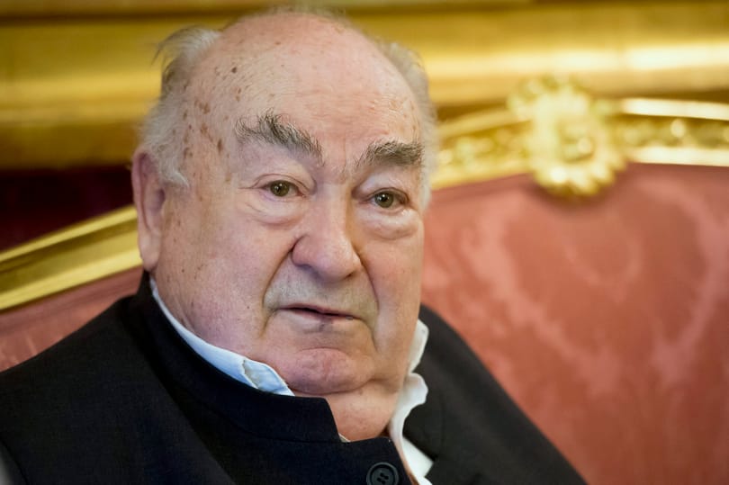 Meghalt Novák Ferenc Tata