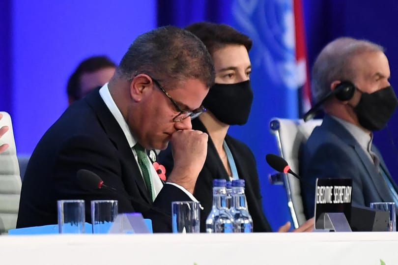 Egy őszinte pillanat: videón, ahogy a klímacsúcs elnöke bocsánatot kér