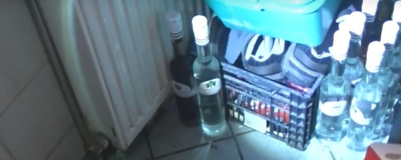 Jelöletlen pálinkát találtak a nébihesek egy zöldség-gyümölcs boltban