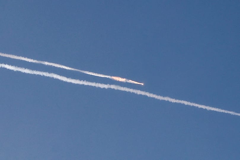 Többen meghaltak, miután rakéta csapódott egy lakóépületbe Izrael déli részén