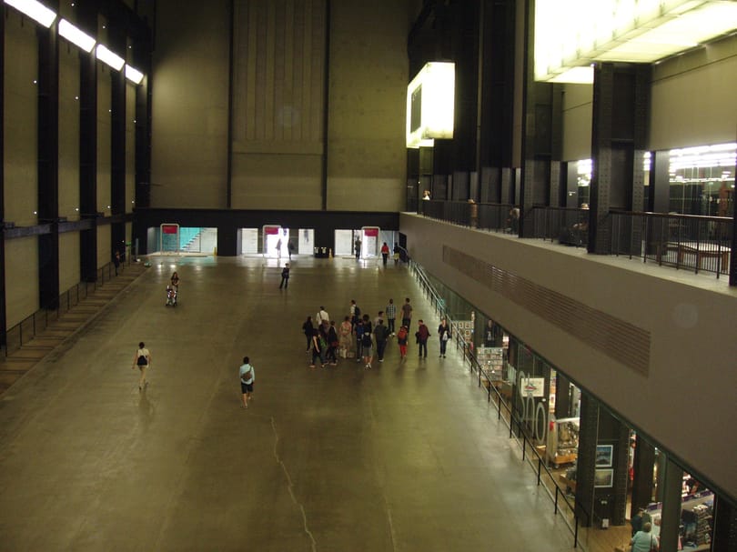 Túl van az életveszélyen a Tate Modern teraszáról ledobott kisfiú