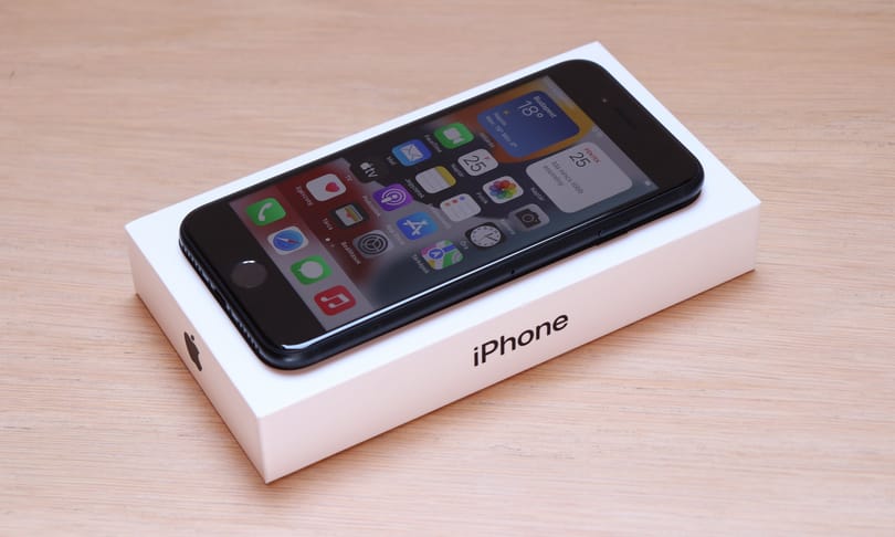 Alapjaiban megújulhat az iPhone SE, végre modern házba költözhet a legolcsóbb Apple-mobil