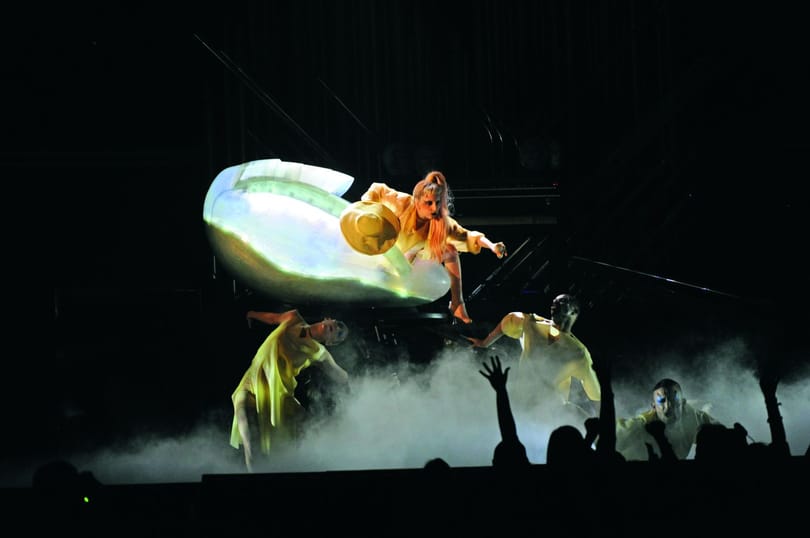 Bőkezűen kárpótolta csalódott rajongóit Lady Gaga – fotó, videó