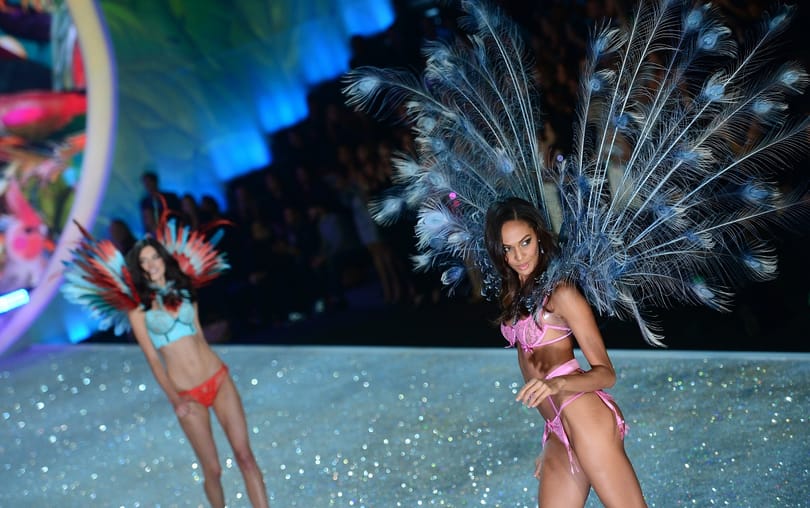 Hosszú combok éjszakája: íme, a Victoria's Secret tollas angyalai – fotók