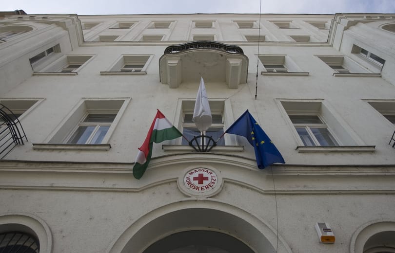 Orbánék megkívánták a Vöröskereszt pénzét