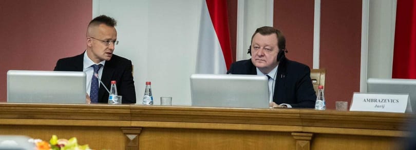 Közel félmillió naposcsibe és egy nukleáris megállapodás – Szijjártó Fehéroroszországban tárgyal