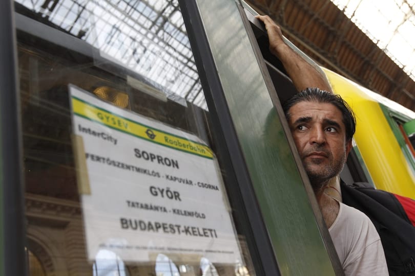 Elindult egy menekültekkel megrakott vonat Sopron felé