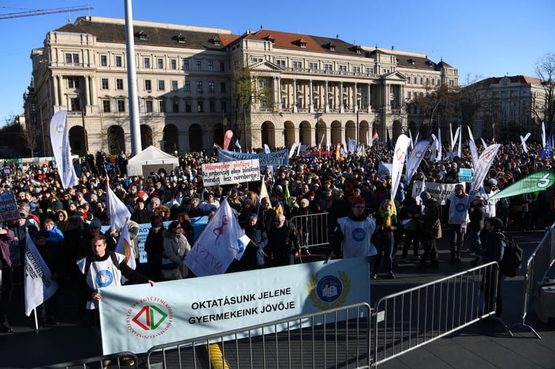 Ha így megy tovább, jobb, ha továbbképzik magukat a szülők, mert az iskolákban nem lesz ki tanítson