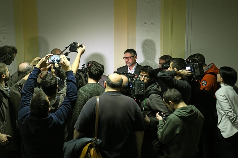 Két éve tart ellene az eljárás, de azóta is csak dől az állami és az EU-s pénz a Simonka-per elsőrendű vádlottjához