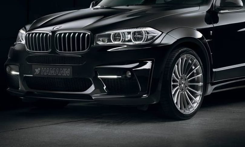 Búcsúzik a BMW X5, de előtte még erőt fitogtat