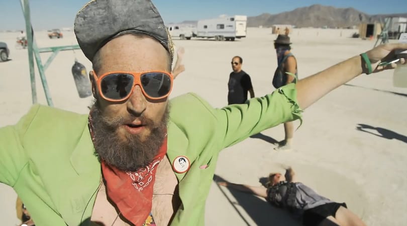 Versre fakadnak a Burning Man fesztiválozói (videó)