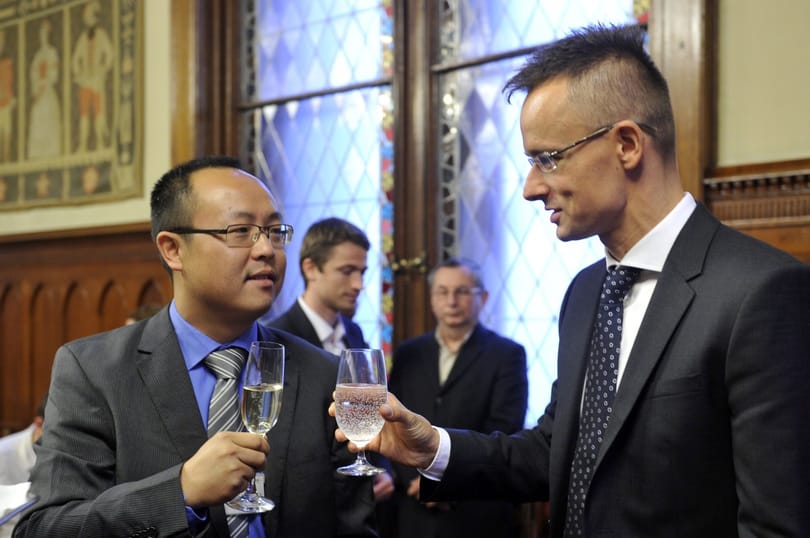Szijjártó: Merkel és Orbán kitűnő viszonyban van