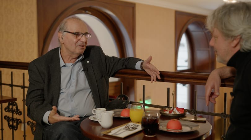„Ennél borzalmasabb évet elképzelni sem tudok” – a HVG Teraszon Majtényi László, akinek a kutyája könyvet írt