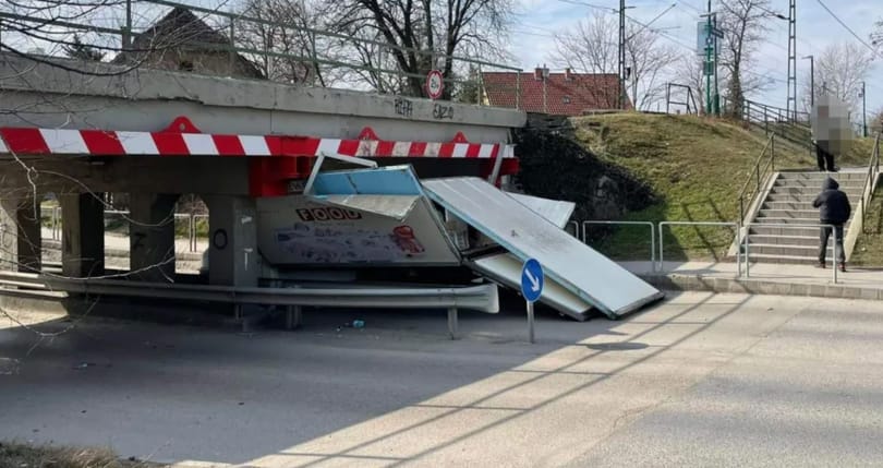 Nem először szorul a szigetszentmiklósi HÉV-aluljáróba teherautó