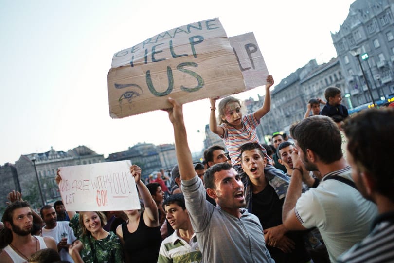 Fokozódik a menekülthelyzet, leállt a Keleti - percről percre