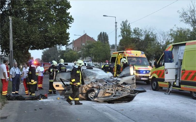 Balesetfotók: Ketten meghaltak egy pesti kereszteződésben