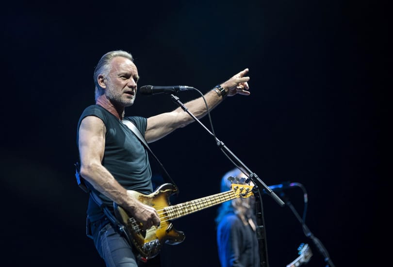 Eladja teljes életművét Sting a Universalnak