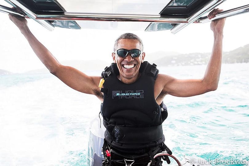 Vicces szörfös felvételek készültek Obamáról