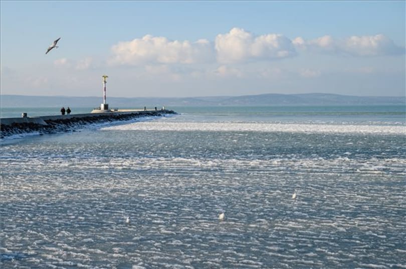Légifelvételek készültek a jegesedő Balatonról
