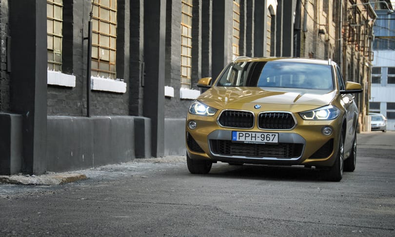 Fix kettes: kipróbáltuk a nyerőnek tűnő BMW X2-est