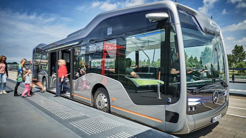Tőlünk már most jöhetnek a Mercedes önvezető buszai – videó