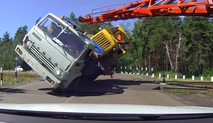 A karma nem válogatós, helyre teszi az orosz Kamazt is - videó
