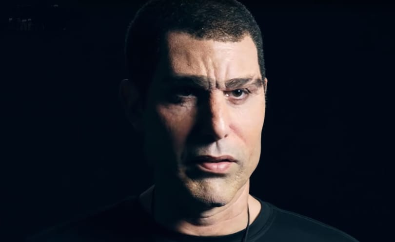 Beperelte Sacha Baron Cohent a politikus, akinél becsipogott a pedofildetektor