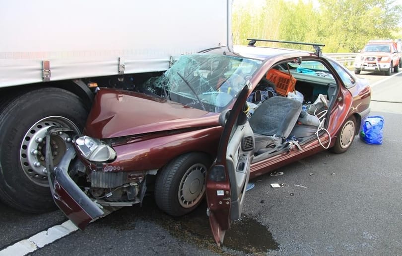 Fotó: kamion alá szorult Renault az M7-esen
