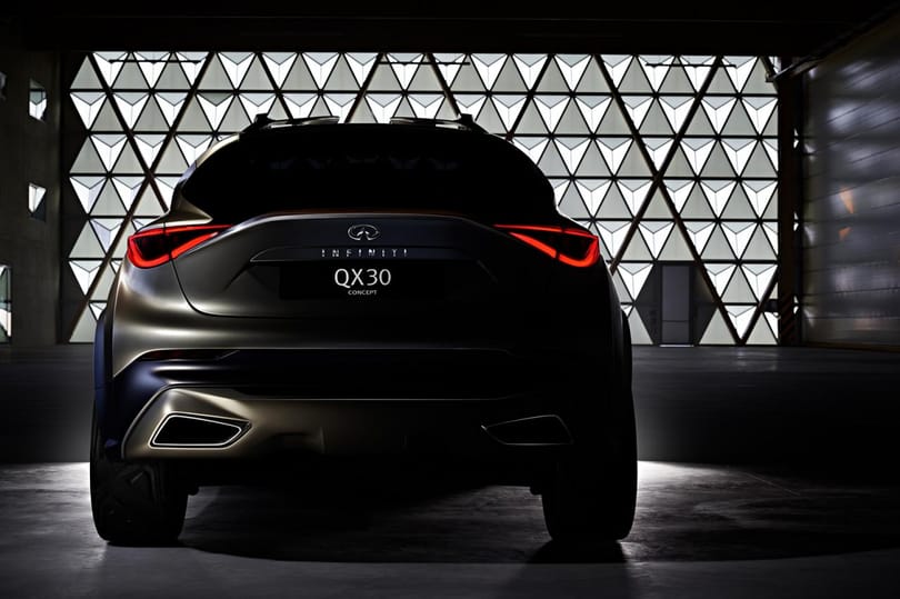 Formás hátsója lett az Infinitini QX30-nak