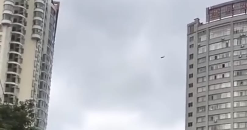 Egy férfi egészen sajátos módját választotta annak, hogy meglépjen a szállodai számla elől – videó