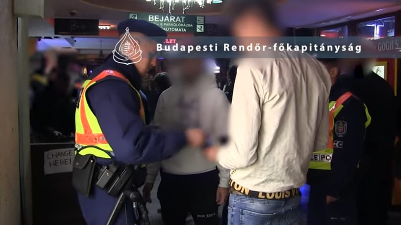 Videó: 700 embert igazoltattak és 19-et el is fogtak a rendőrök belvárosi razziájuk során