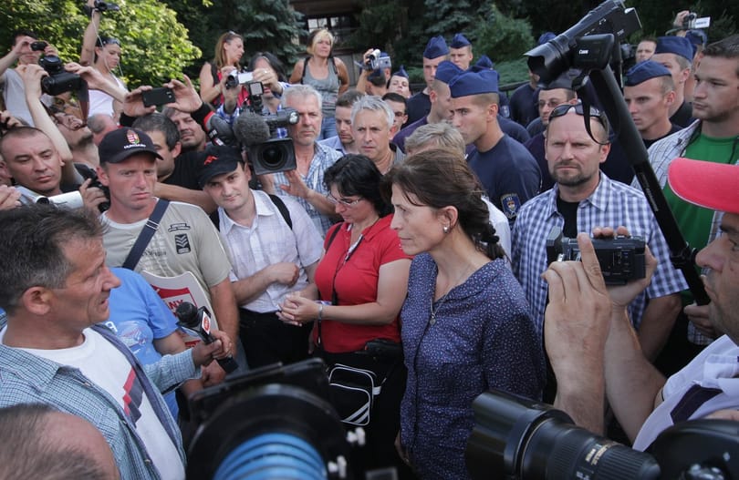 Devizahitelesek: kiment a tüntetőkhöz Lévai Anikó – fotó